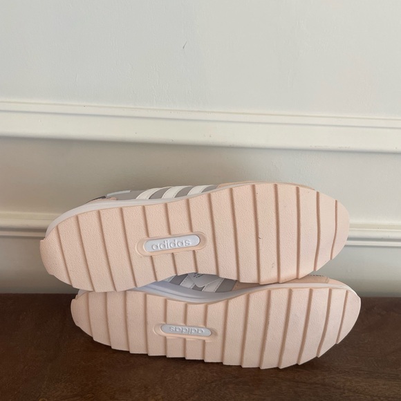 Adidas Women’s Retrorun Running Shoes - Picture 6 of 9